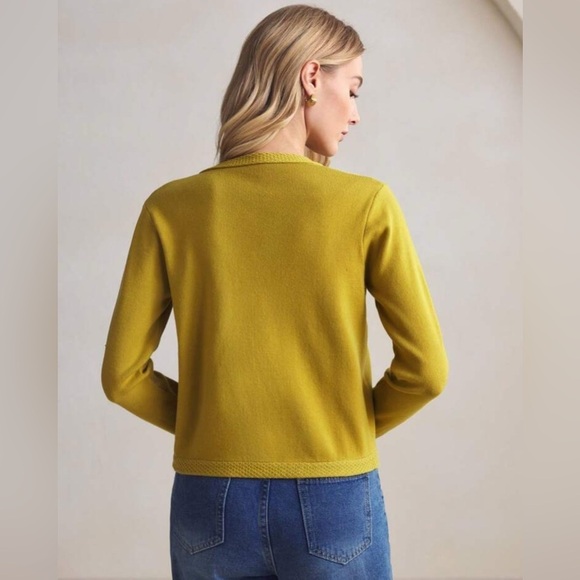 Elegant yellow Sweater with Ribbed Hem and gold buttons New SZ S ✨✨🔥🔥 - Picture 3 of 3